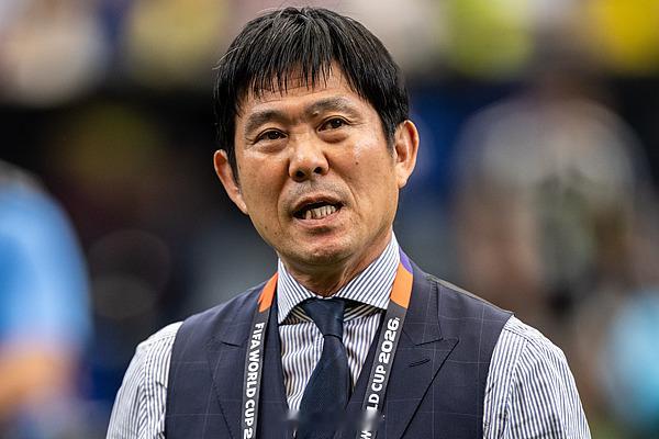 7月2日下午，在美加墨世界杯1/16决赛中遭到淘汰的日本足球队回到其国...