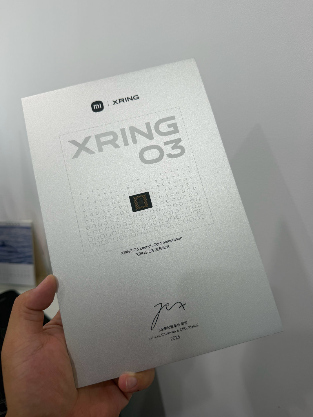 #小米玄戒O3#一块铝板的艺术，中间是小米自研芯片～要的点赞，晚上随机送一个朋友[并不简单] ​