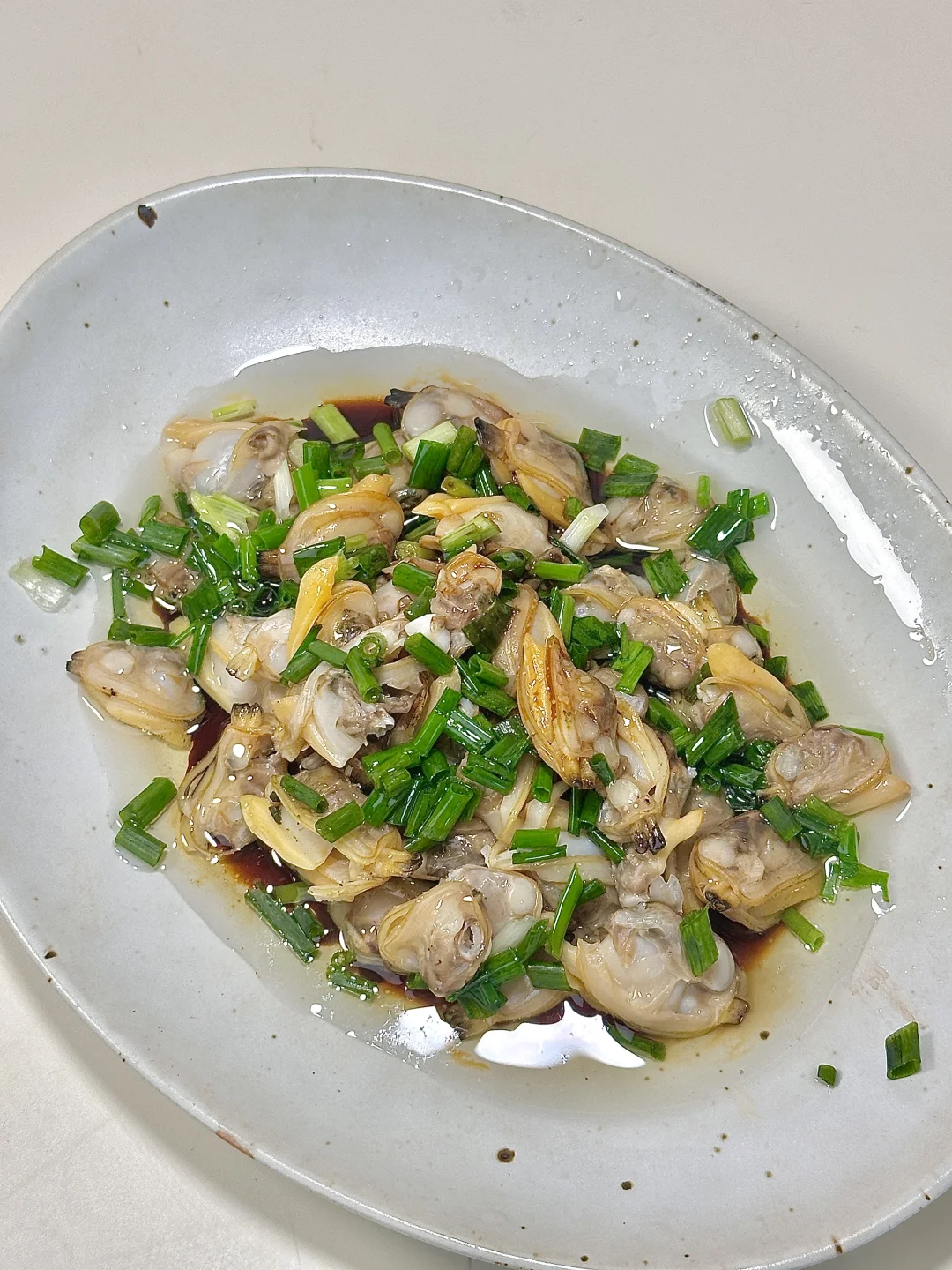 葱油花甲上桌   吃一口巨鲜嫩！