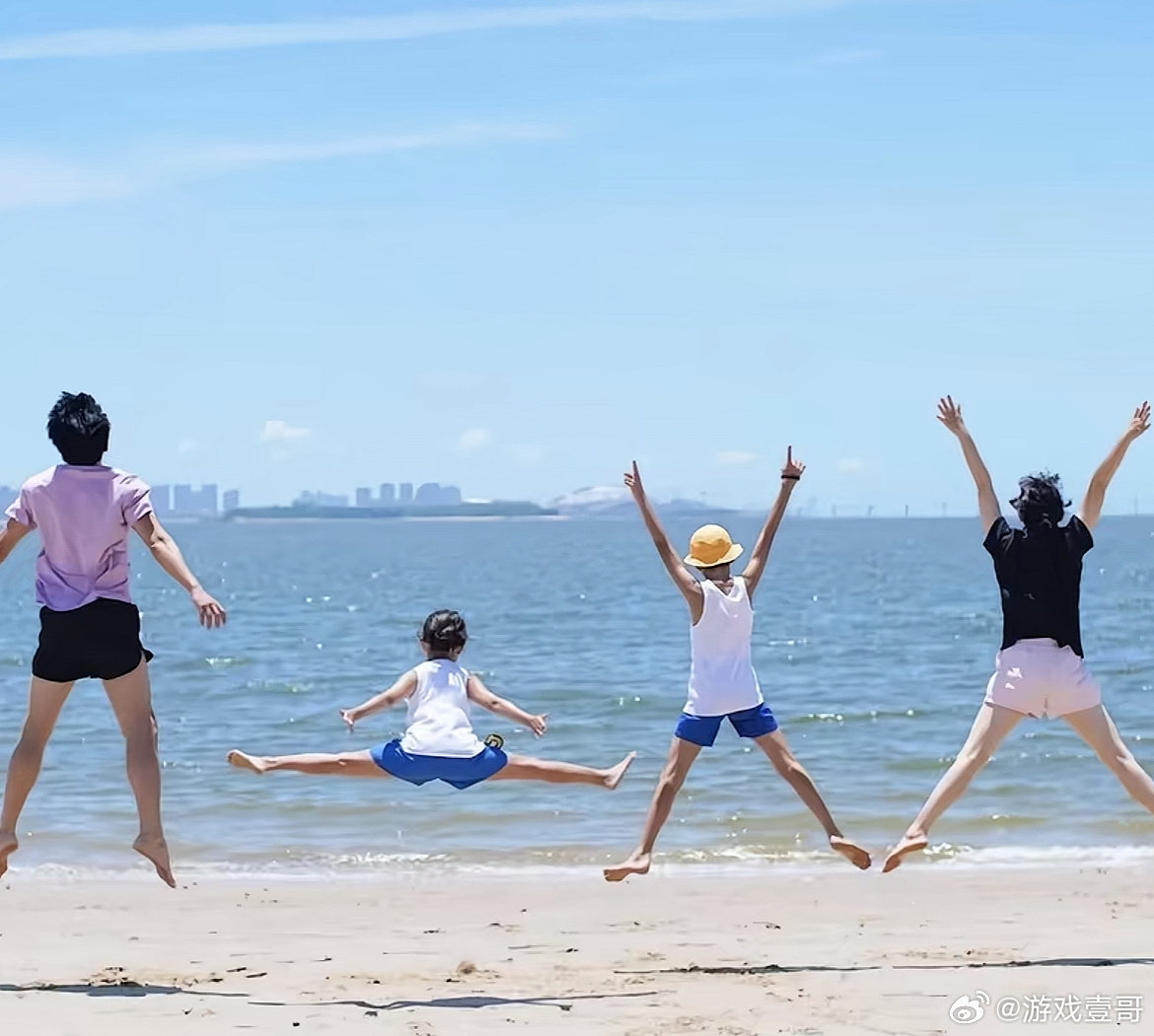 #孙俪说小花曾担心爸妈离婚#

其实不要曝光孩子很有必要，尤其明星！
那些85花都是藏着掖着不让狗仔拍正脸，也不主动发孩子照片，就是怕这些 ​