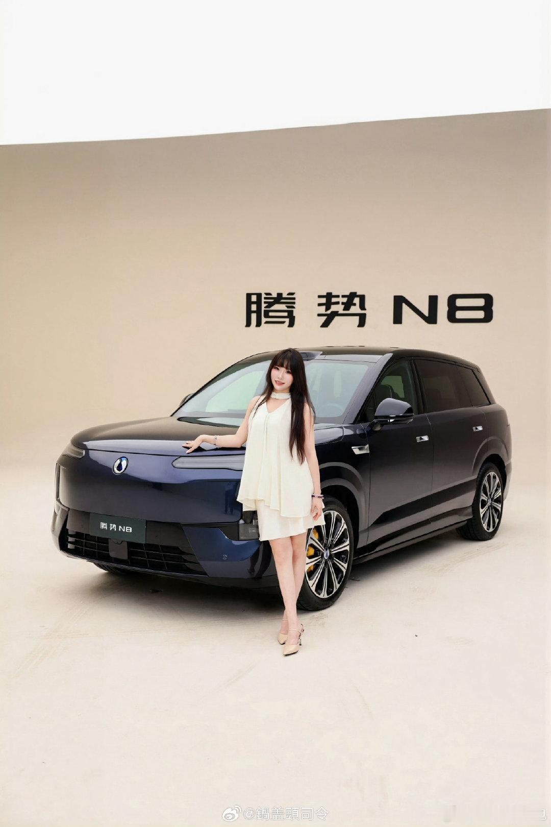 腾势N8我们拍完了[吃瓜][吃瓜]，过两天出片，大家帮主持选个封面，一还是二[doge][doge][doge]？ ​