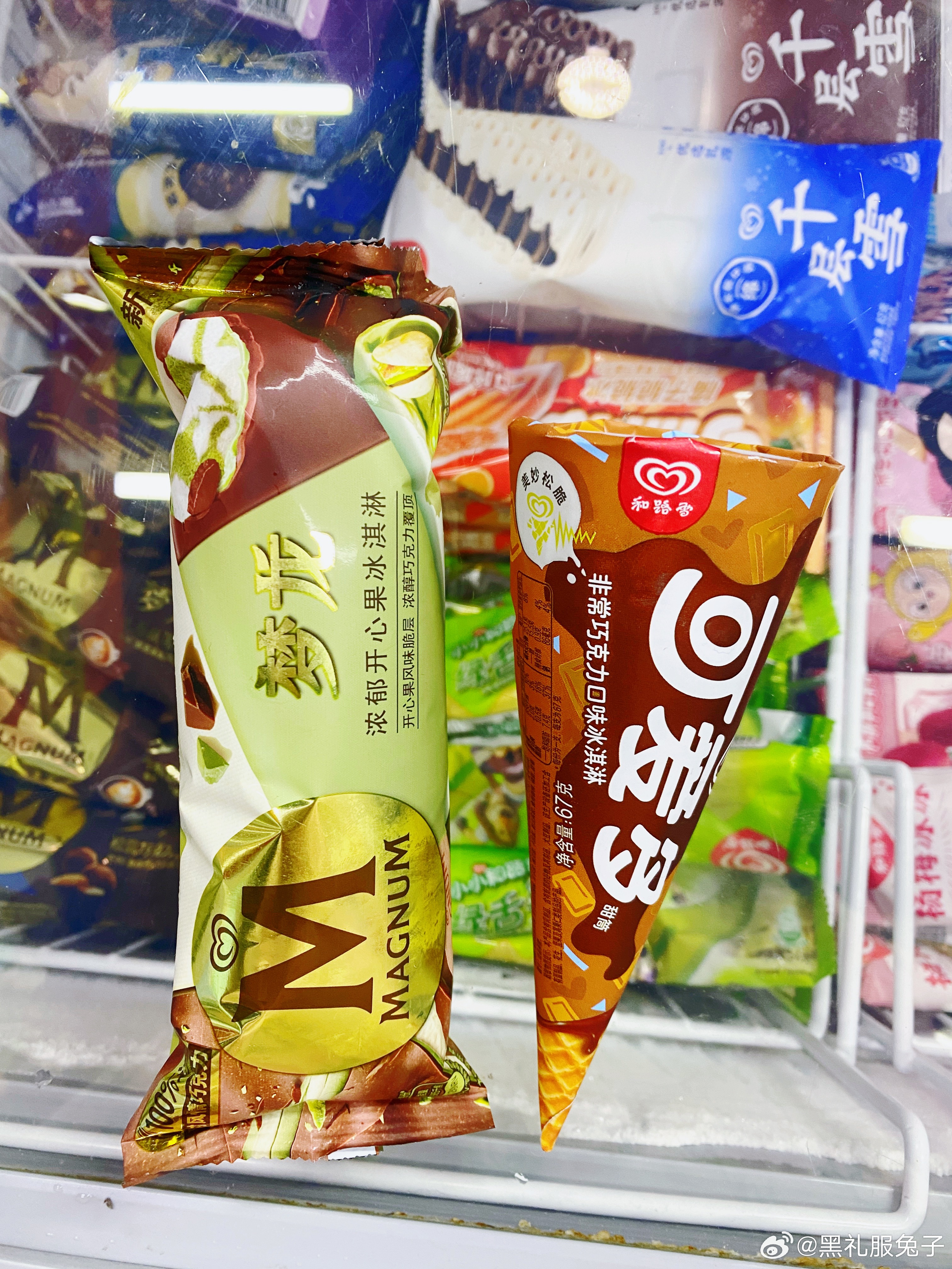 在可控范围内想吃就吃，吃完再继续维持身材。这才叫活人感。有些人只管自律...