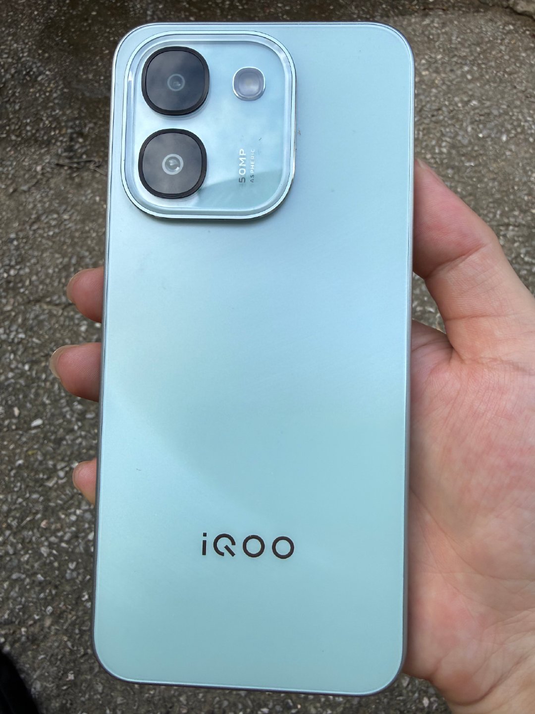 #iQOO Z11S#作为iQOO首款万级长续航手机是真的猛，满电状态下连续刷短视频可以达到29小时，这个续航表现放到千元档很有冲击力。经常外出、住校的朋友，再也不用被电量焦虑烦心了。#iqoo[超话]# ​