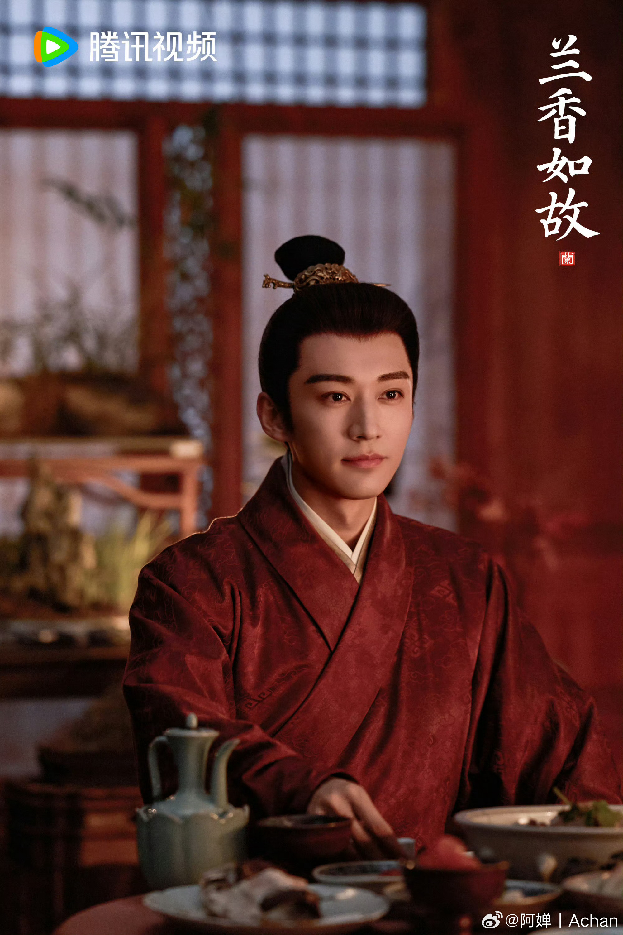 这哪是什么直播事故，
这分明是两尊被临时搬来营业的蜡像[偷笑]

在看《兰香如故》之前，
我对刘学义的认知约等于零。
但看完林锦岐，我承认我俗了[吃瓜]。

真正的好演员在戏外往往笨拙，
因为力气全花在镜头里了。

如果你还没看《兰香如故》，
那么，让我来告诉你，
剧里这俩人，跟直播里完全不是一 ​