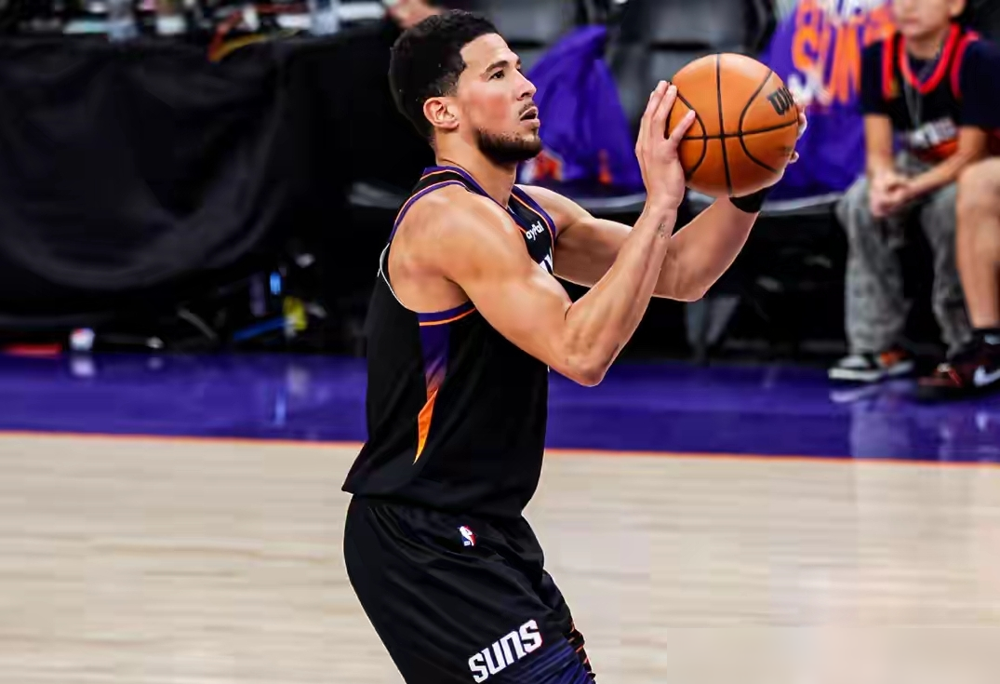 追梦格林脸都黑了，他想锁死的人，赛后却收到了库里的“密令”。 你没看...