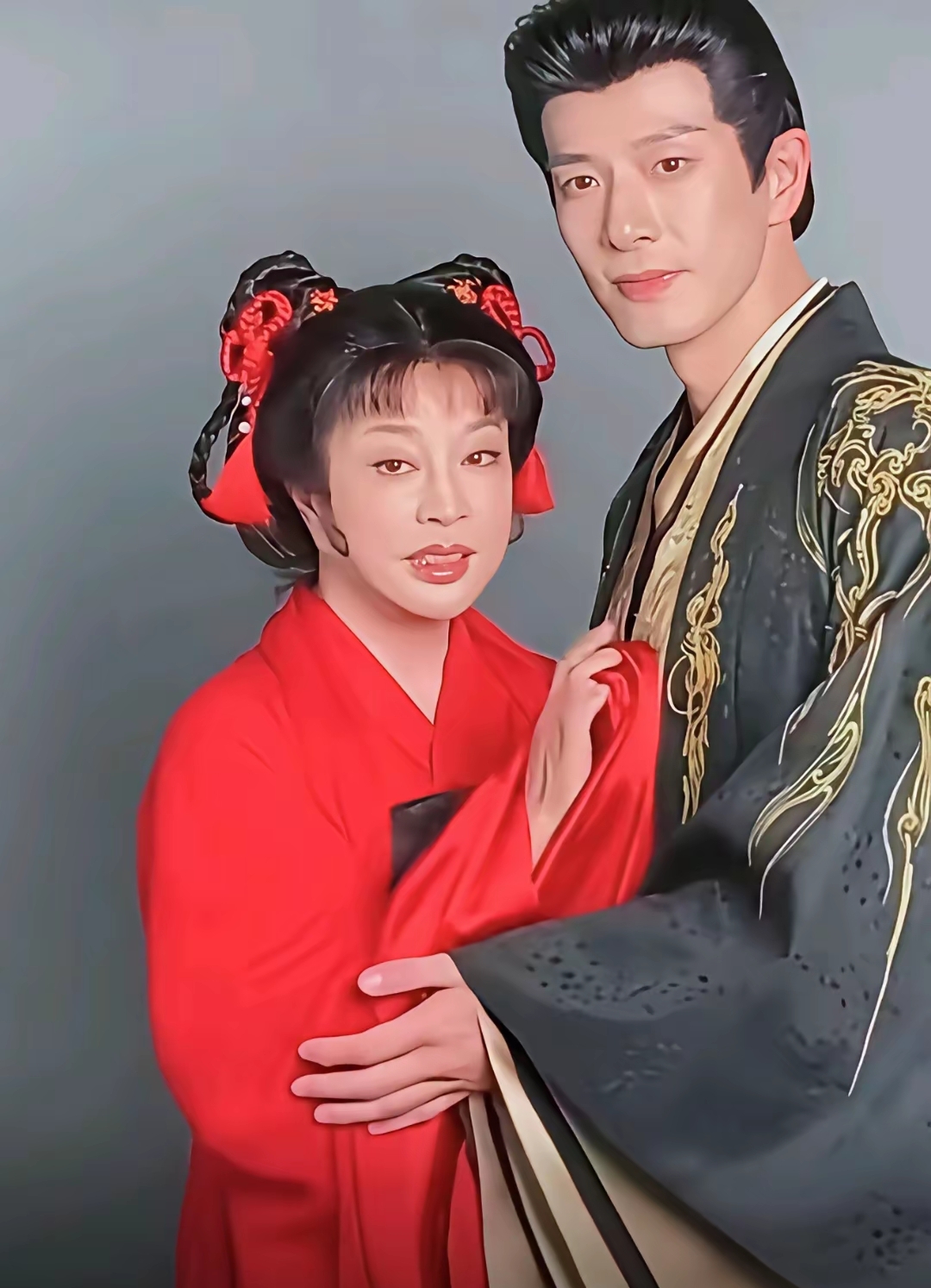 刘晓庆短剧75岁再演18岁少女，这不是为难化妆师吗？看来刘晓庆的演技还是非常厉害，一个老太太演妙龄少女，换成别的演员想都不敢想，75岁的女人在农村走路都走不稳。