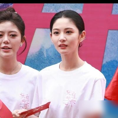 于正这是铁了心要把赵晴喂成顶流，金瀚都拉来给她抬轿了。
《无效娇养》刚开机，生图就被嘲颧骨高、脸圆。赵晴直接回：外形不是评价演员的标准。于正更狠，说这是她的4.0版本。
两年四部女主，古偶现偶全占。《金吾不禁》搭周柯宇杀青了，《听银》搭官鸿拍完了，年底还有《行止晚》等着开机。
一个演丫鬟出身的
