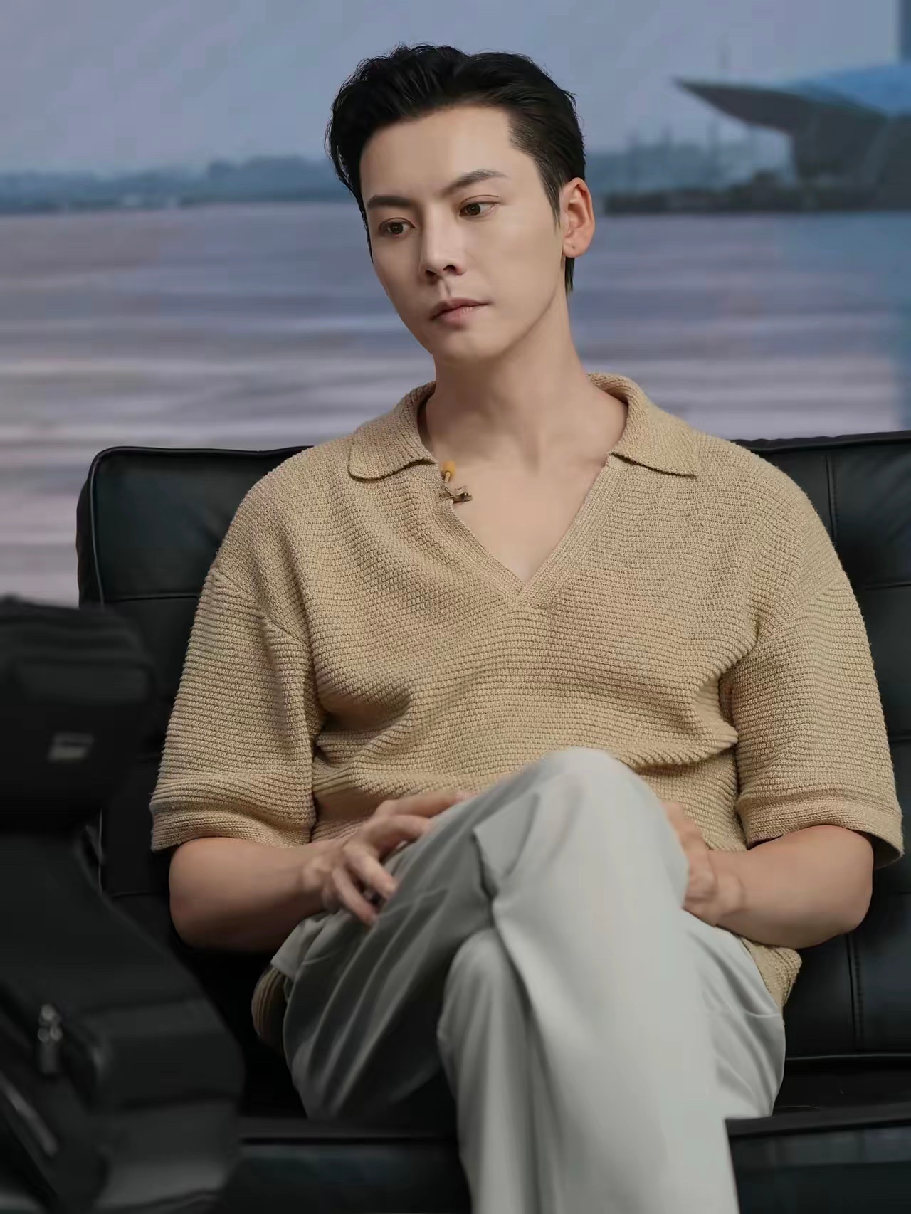 何穗说大家只知道我老公陈伟霆长得帅却不知道现实里的他，是这个样子。不少...