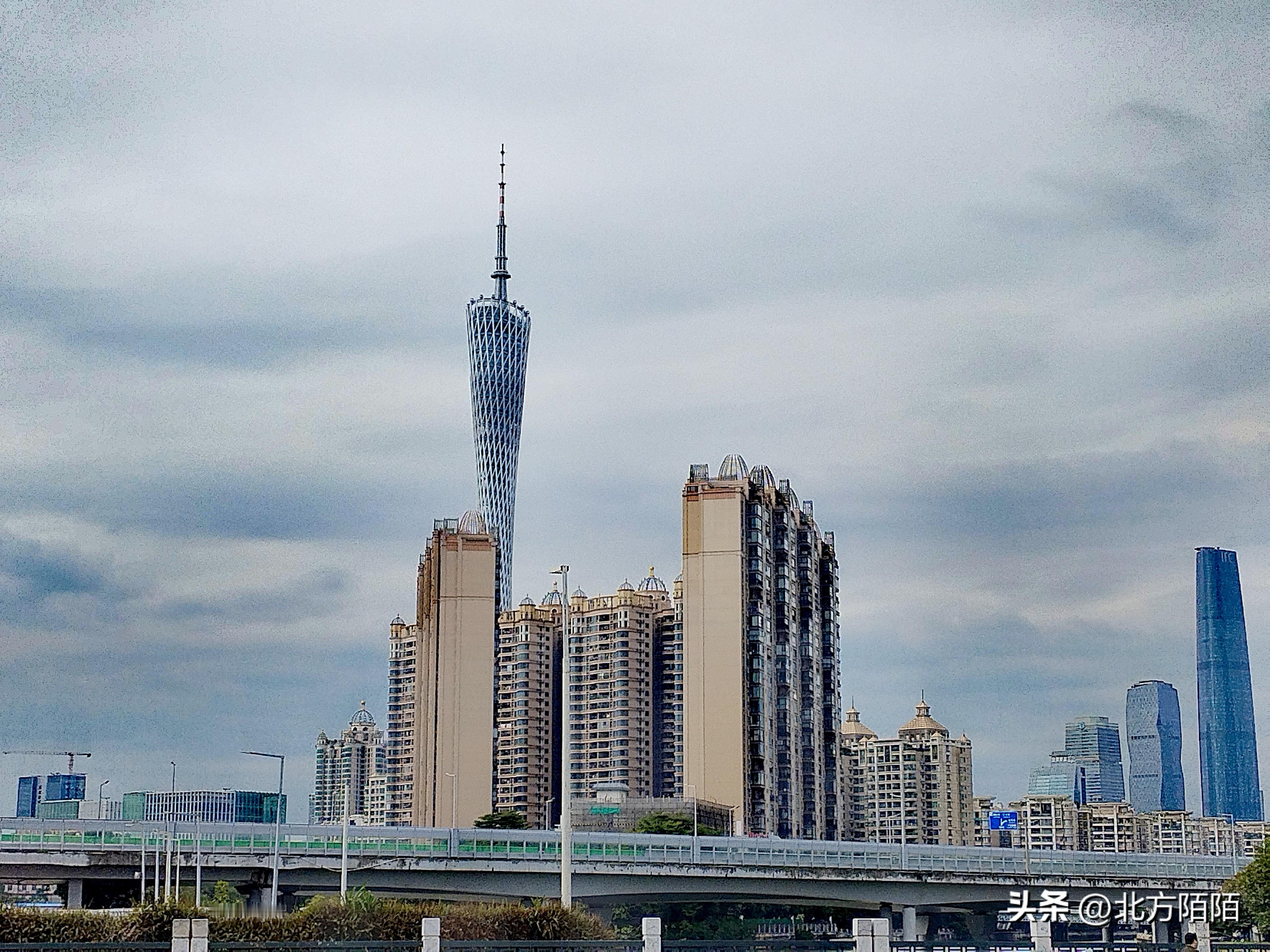 感觉我这次千里万里的来到广州是来学如何坐地铁的？[捂脸]  昨天下午开...