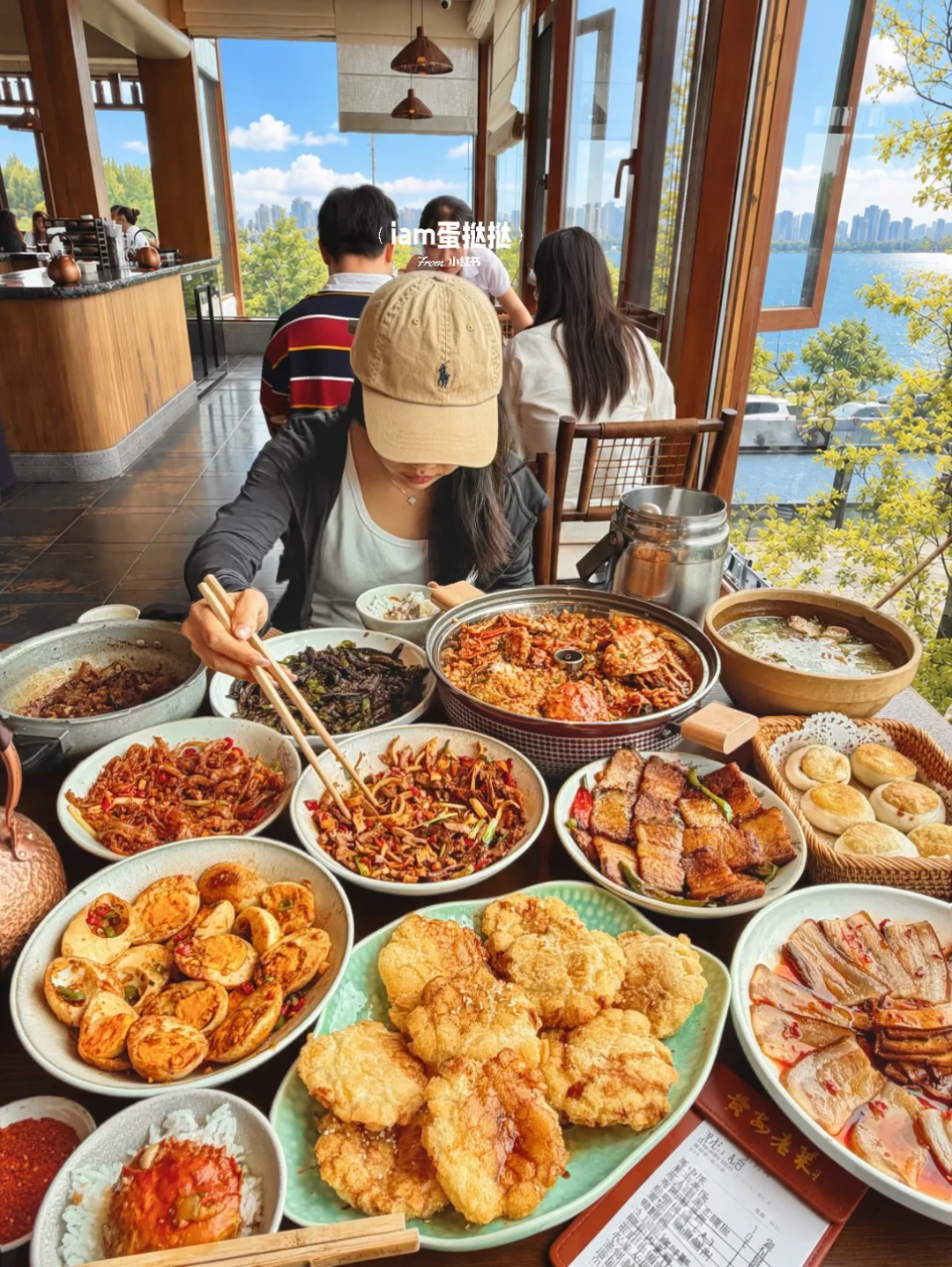 感觉是岳阳目前top湖景餐厅！！美哭了！！！