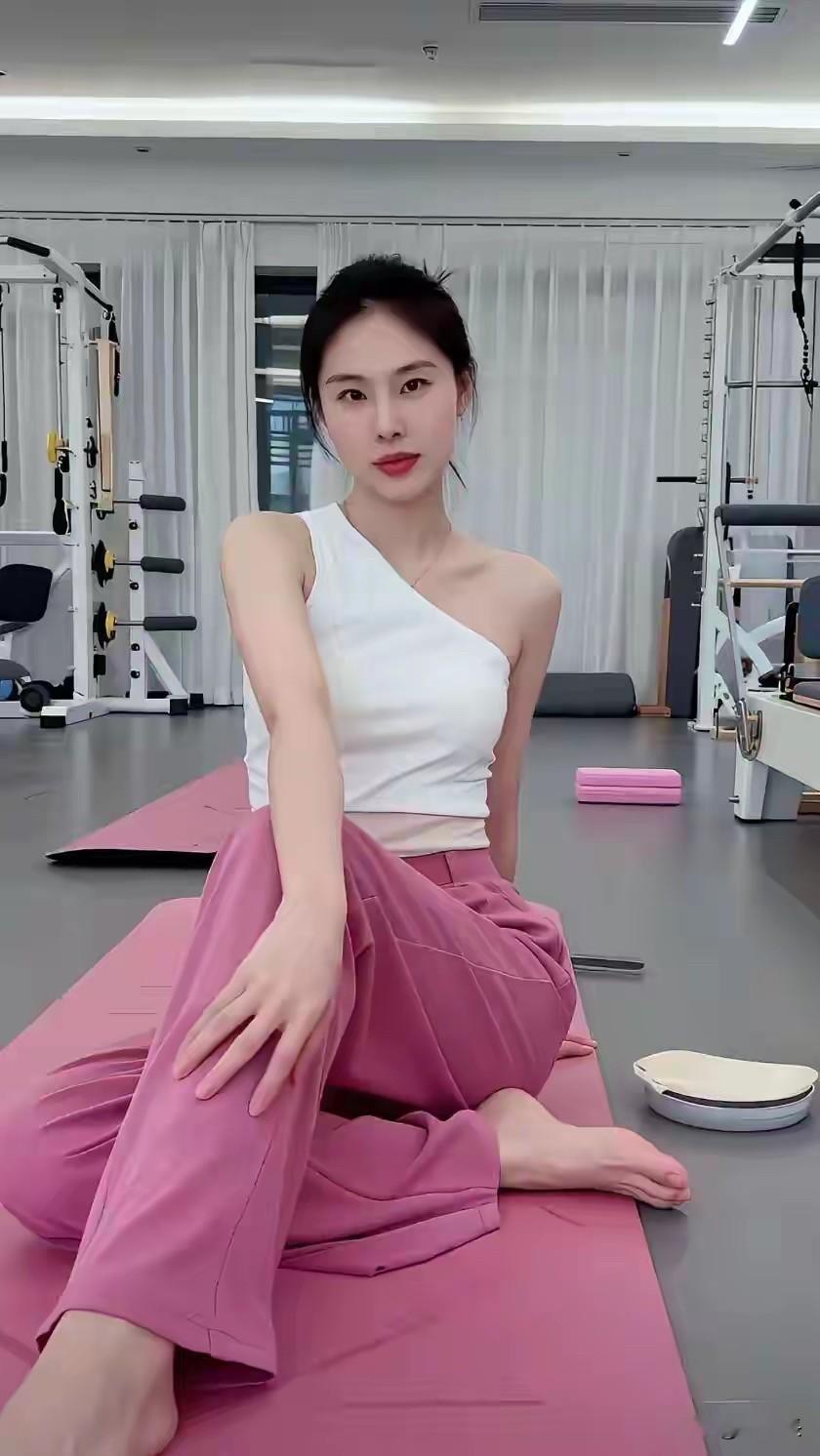 郭艾伦在职业生涯后期受伤病影响极大。女篮球星能否开启新的生活，这是个颇...