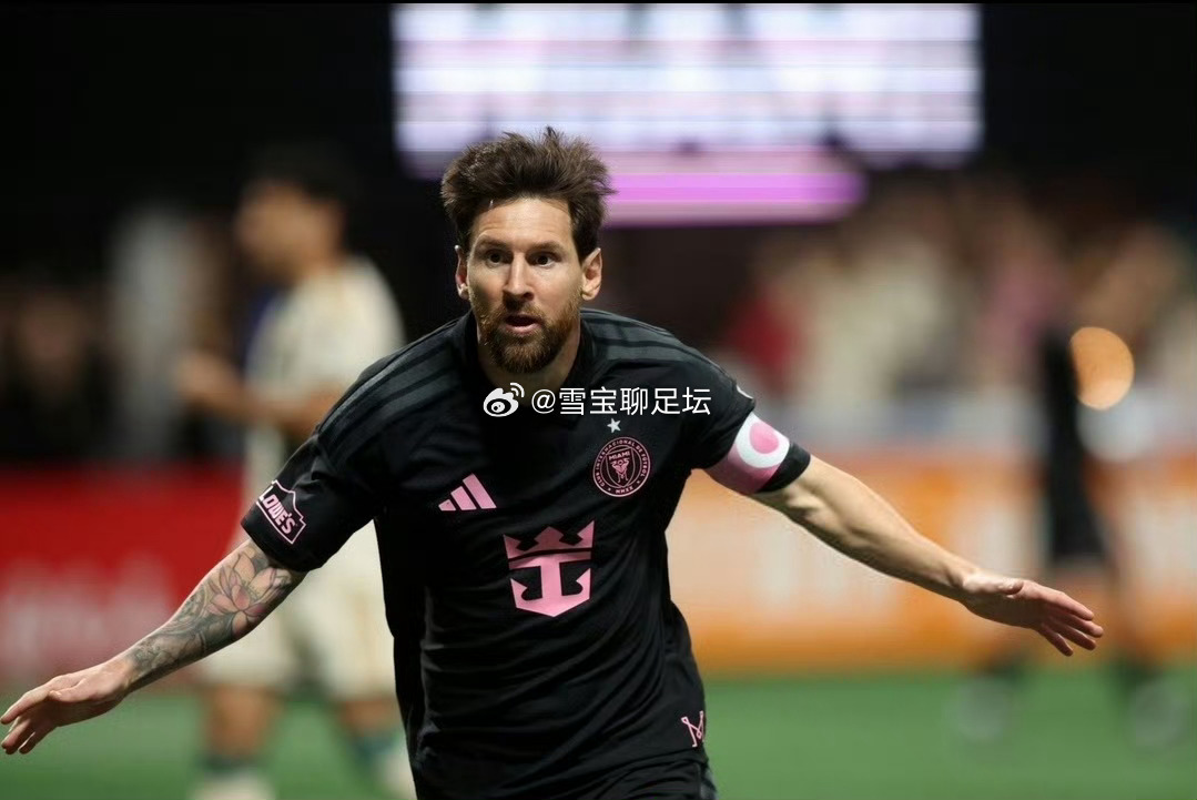 #梅西梅开二度#🔥球王依旧无解！美职联赛场，迈阿密国际客场3-1战胜亚特兰大联，梅西4分钟轰入两球上演梅开二度！
第56分钟撞墙配合低射破门，第60分钟一条龙单刀晃过后卫推射得分，短短4分钟接管比赛。苏亚雷斯送出两次助攻，两人再度连线。
全场5射4正，3次成功过人，赛后收获满分10分，拿下全场最 ​
