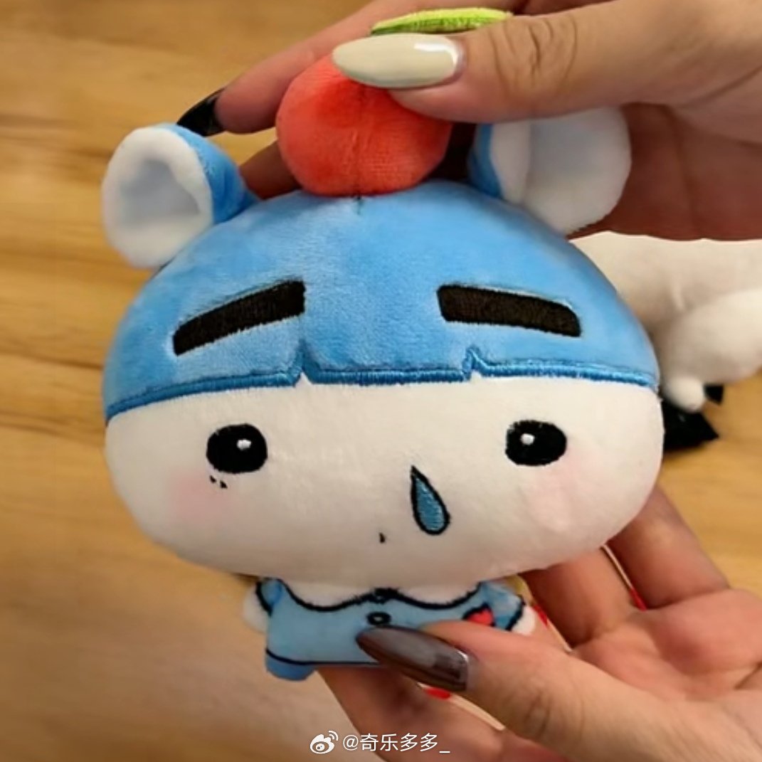 这只牛，头顶个苹果梳个齐刘海还流鼻涕 ​