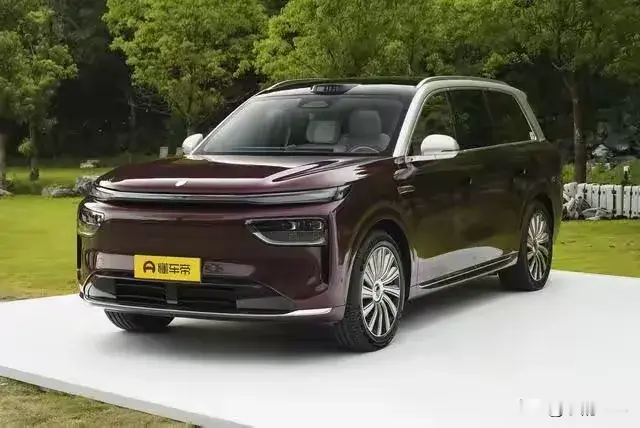 华为乾崑携手东风打造的第二代家庭旗舰大六座SUV奕境X9正式重磅登场，限时权益价27.98万起。作为双方全栈原生共创的力作，整车完整搭载华为乾崑六大智能化解决方案，全系标配华为乾崑ADS 5智驾，四激光雷达加持，全场景NCA能力拉满，长途出行更安心。