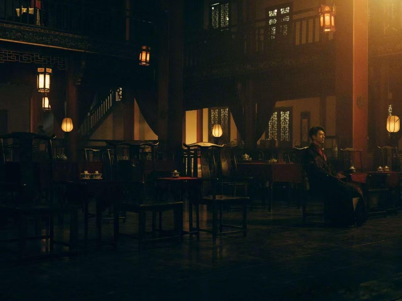 #李现变脸这下我吓到了# 《我不是大师》的反转设计很出彩，李现突如其来的变脸，完全超出预想，剧情氛围感直接拉满。 ​