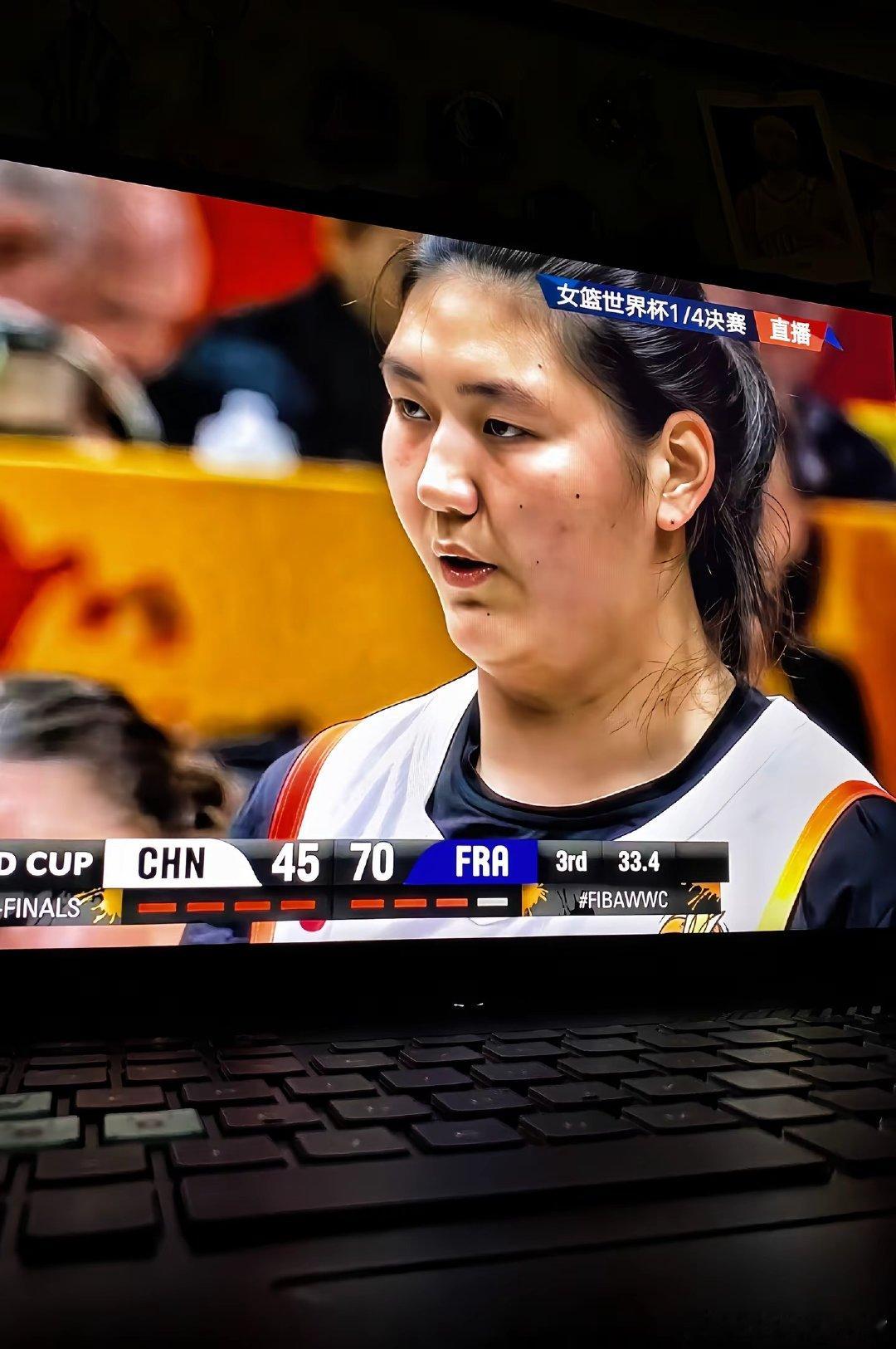 “所有人都在给张子宇传球，她们知道你是中国女篮的希望。”2026女篮世界杯，中国队止步八强，30分分差负于法国。但亚洲杯赛场，我们依然有竞争力。 #中国女篮无缘世界杯四强# ​