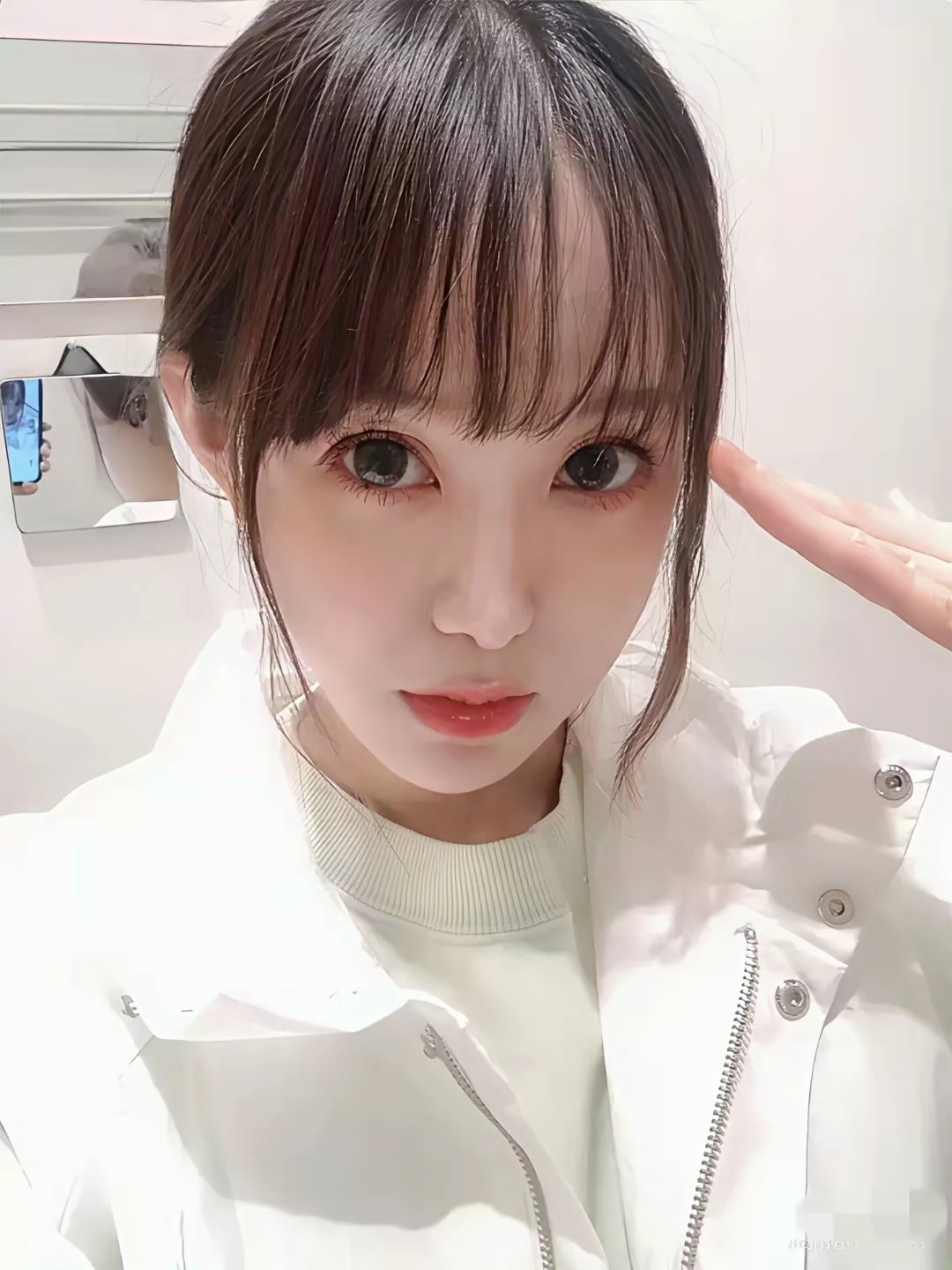 孙割的前女友曾颖也是大美女啊！
和景甜是同款长相，
所以男人会反复爱上同一款长相的女人[允悲] ​