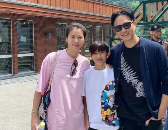 向太聊起张智霖儿子不上大学这事，一句话说到点子上：养娃就像拆盲盒，兜底比砸钱更关键！ ​