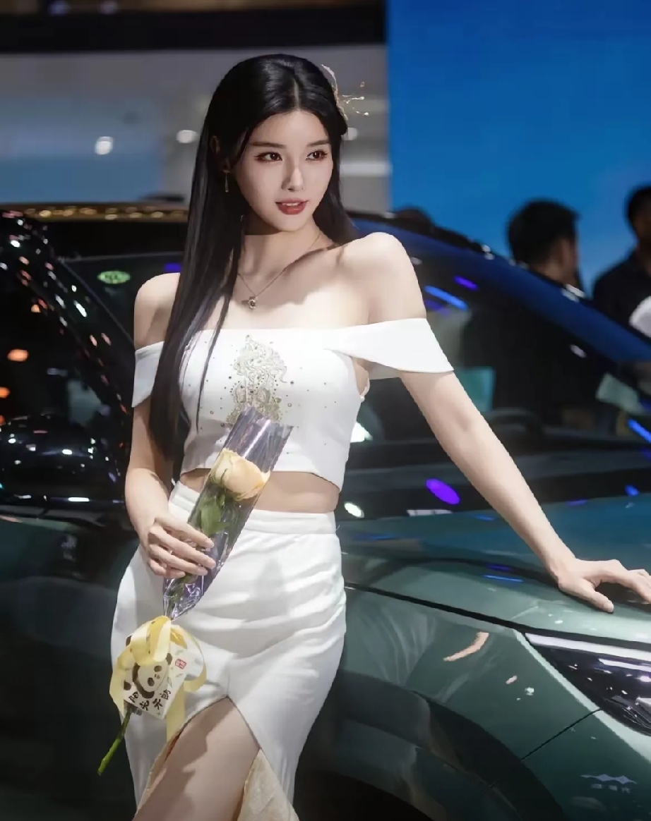 女人好色怎么看，很多人觉得男人好色是本性，女人的好色是下贱，男人给女人送车是爱的表达，女人给男人送车是倒贴，现在男女平等，女人也可以送王阳新座驾比亚迪海狮08 给男人了，王阳的全新座驾竟是刚上市的比亚迪海狮08，我翻完整份配置表当场看呆了，这哪里是20多万价位的SUV，完全是把越级配置牢牢嵌在了车身