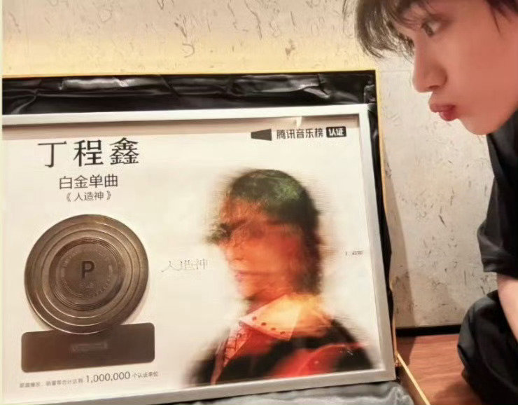 宝宝把白金奖牌带回家里啦🥰 ​​​