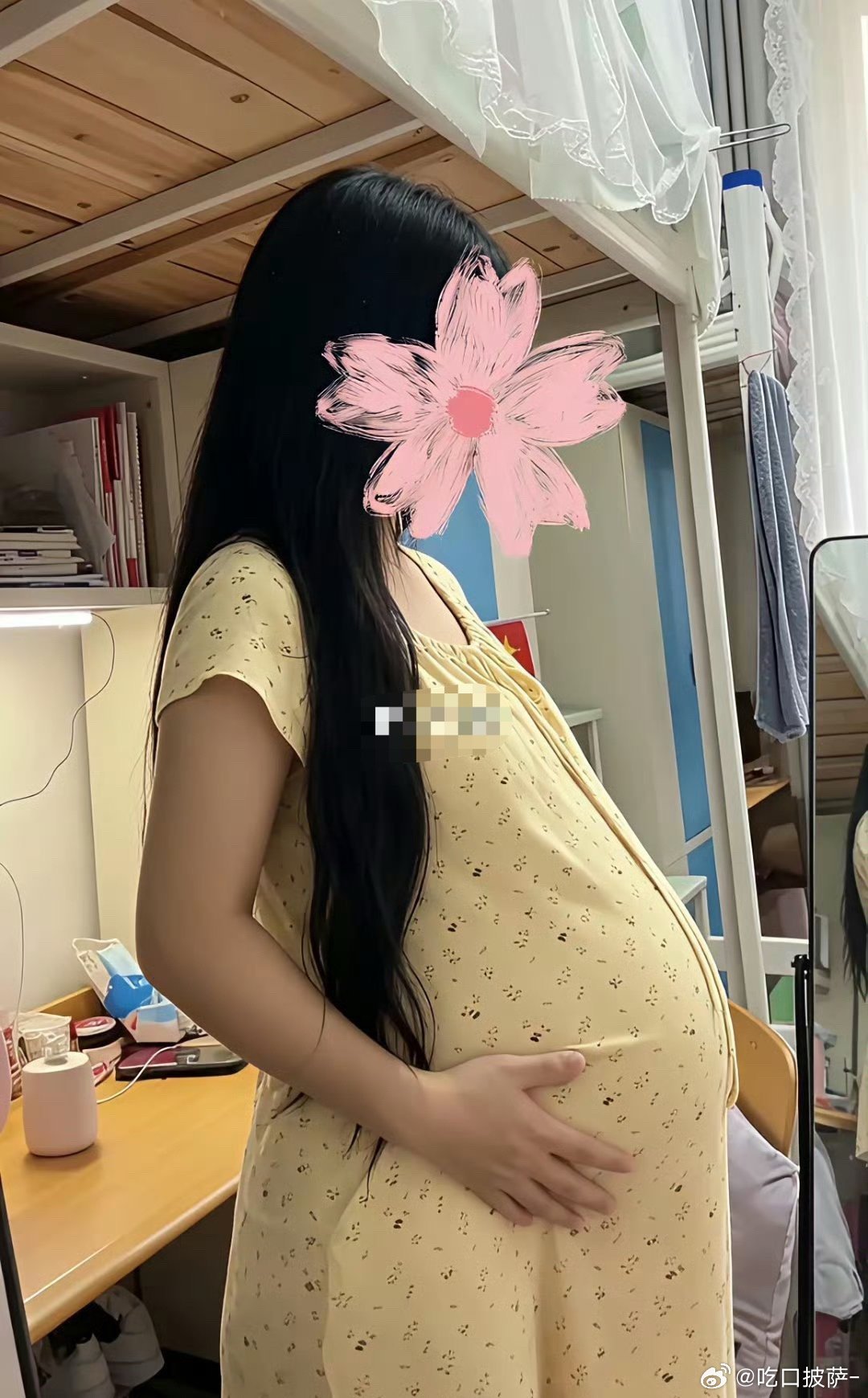 02女大在校待产…
开学了
带着宝宝回学校
担心在学校宿舍发动怎么办 ​​​