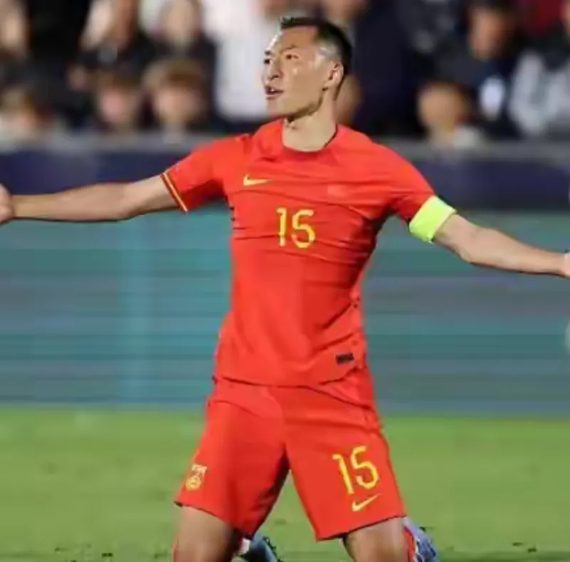 亚运会首战中国队2-1朝鲜[玫瑰]9个没想到[烟花]

1、没想到，国足3名超龄球员同时首发！三名超龄球员朱辰杰、吴曦、张玉宁同时首发，撑起中轴线，赛果证明教练安排正确。

2、没想到，中国队放低姿态打防反！这支朝鲜队虽然分组时排名4档，但主教练并没头脑发热与对手对攻，毕竟3月双方还交过手，u23朝