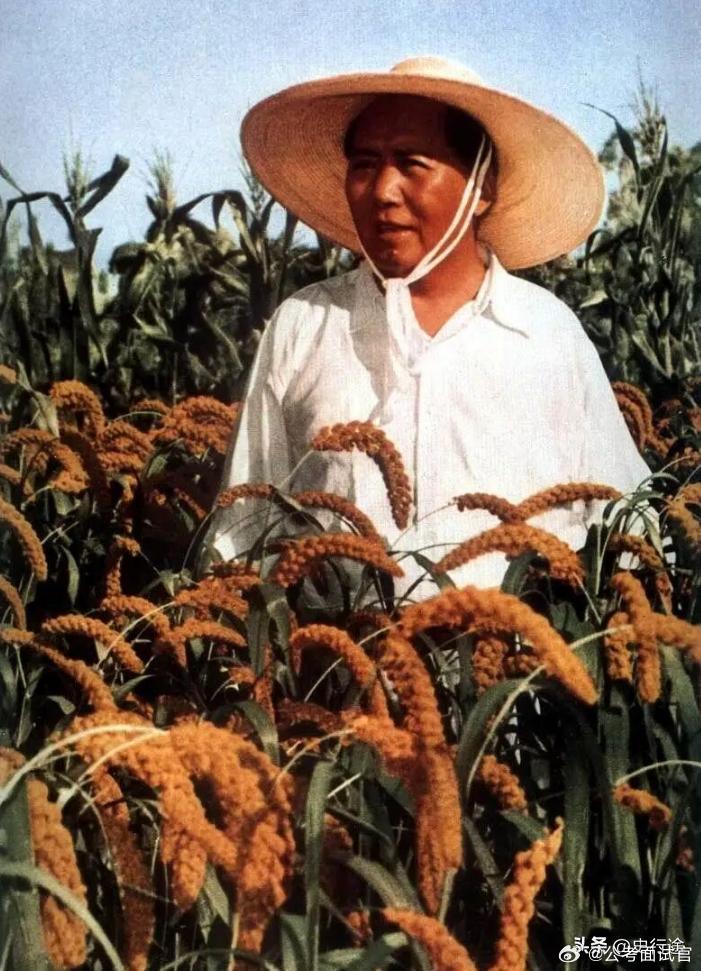 【公考面试题库】
                 2026年8月23日
         南京工业大学辅导员面试题

1、老师要成为学生的大先生。谈谈你的理解、并谈谈辅导员应如何做好一名大先生？
2、经常是新生在入学之后会陷入迷茫，不知道自己该怎样学习，对班集体认同不高，对人际交往想交往、又害怕。作为辅导员，请你组织 ​