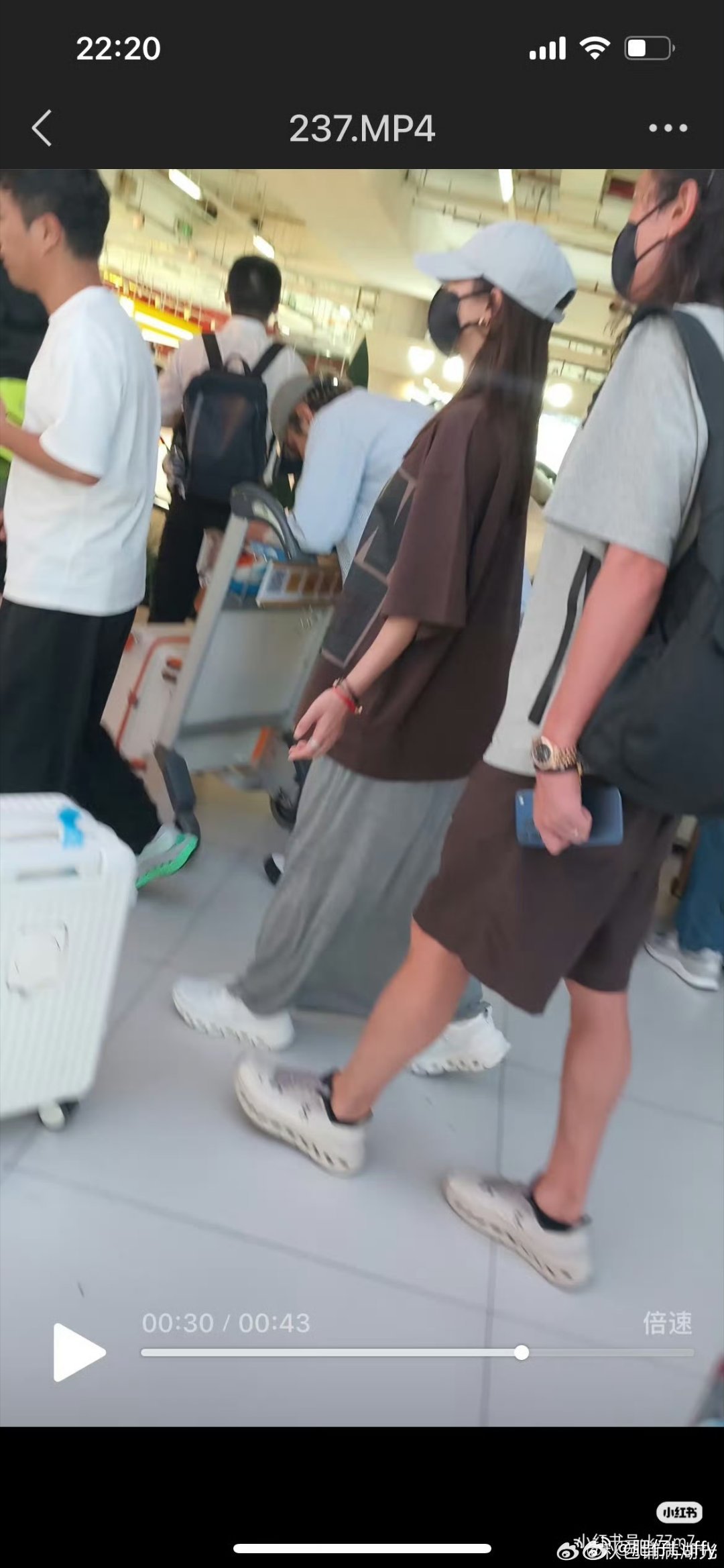 #曝张雅钦结婚怀孕#有网友发文祝福张雅钦许宏宇新婚快乐，早生贵子！并且分享了张雅钦疑似怀孕的生活照片！ ​