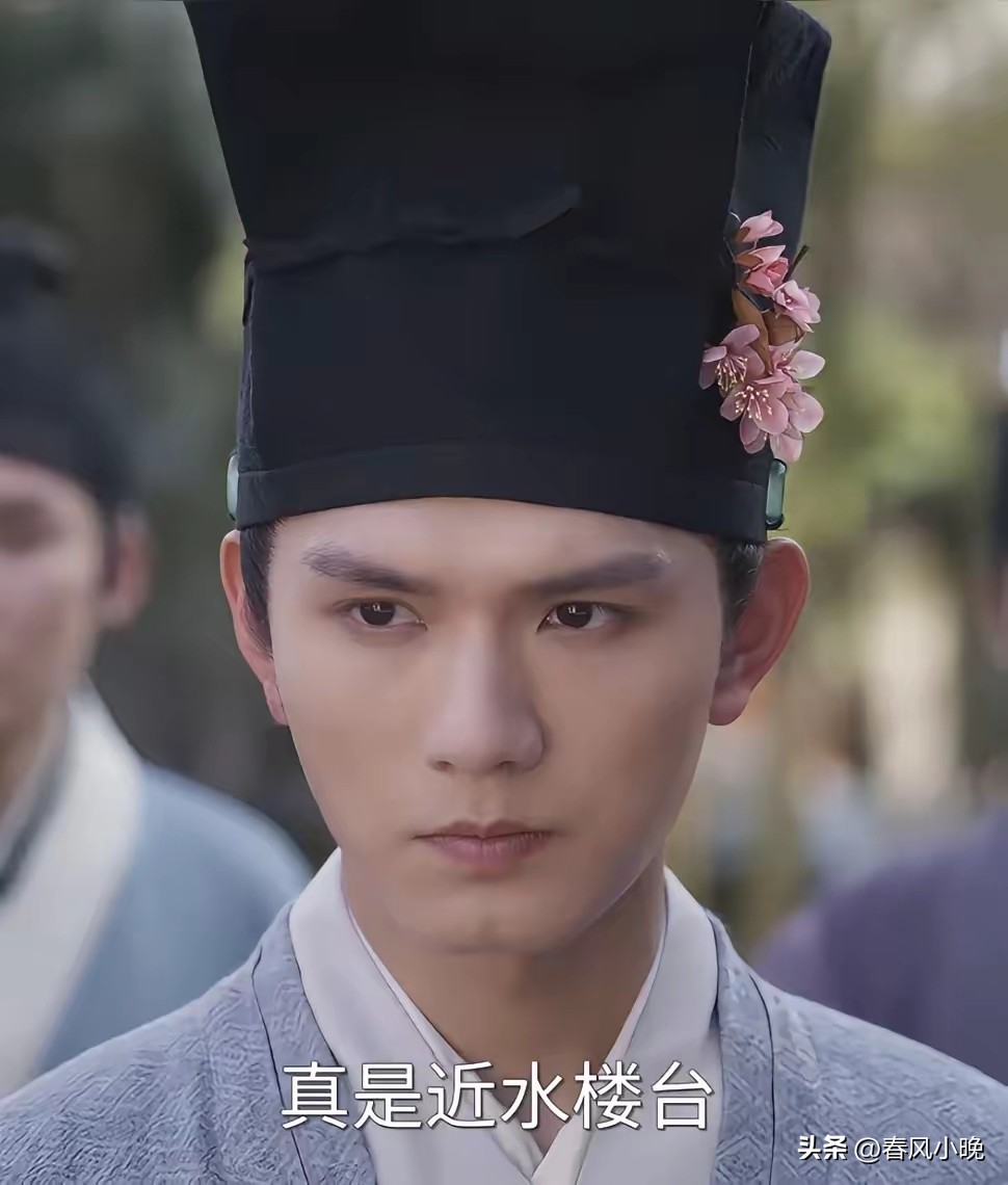 《兰香如故》里面杜正的饰演者，第一眼以为是郑业成，第二眼再看好像还有一点龚俊的样子，第三眼再看，脸很熟悉，但是叫不出名字。搜了一下，原来他叫叶筱玮，没啥名气啊，但是搜索词条下居然出现了一排可怕的字“叶筱玮暴打于正”我的妈呀，这是什么瓜啊！！有人知道前因后果吗？