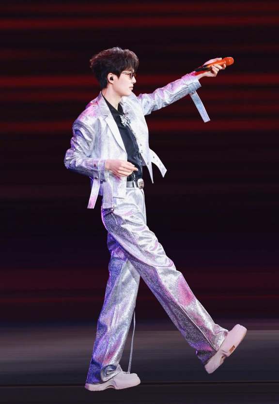 许嵩 in Esa Liang梁冰琴