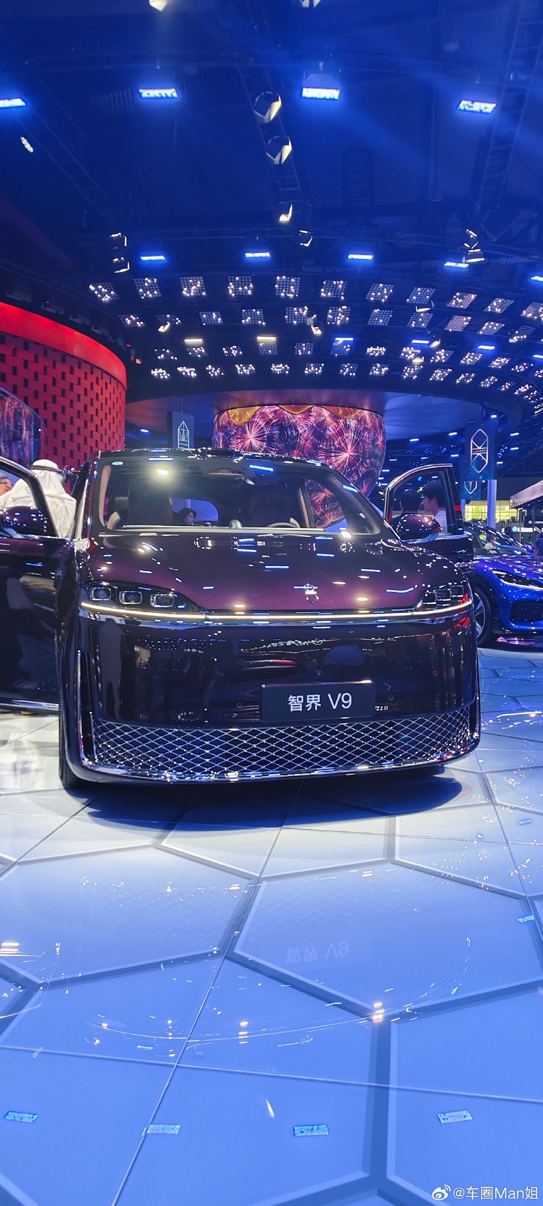 外国友人也来看智界V9啦#2026成都车展# ​