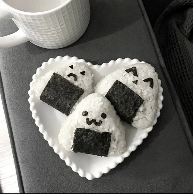 #田曦薇[超话]# 
 [产出丨拿吱]
▫️田曦薇头像+背景✧⁺.
▫️🕶️🍓🥛🍫🐰🫐🍄🍦🍪 ​
