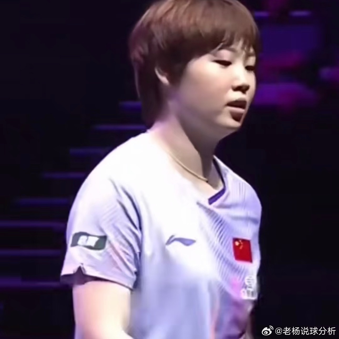#蒯曼3比1桥本帆乃香#

苦主相遇！看蒯曼聊以颜色，重整山河
这场球蒯曼发挥的非常好，前两局2：0领先，而且都是大比分领先，甚至有人感慨应该让她打女团的一单。 蒯曼大斜线把桥本溜得满场跑。桥本也是体力不支了。 桥本帆乃香曾经一直都是她的苦主，之前几次交手，蒯曼都遗憾输球。 桥本发球多变，削 ​
