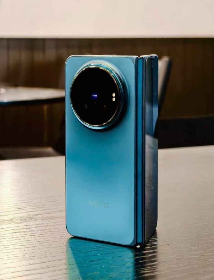 vivo X Fold6 现已开启售卖 给想要大屏折叠机型的用户多了一...