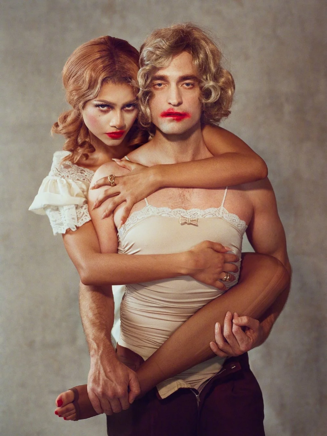 雌雄同体？来看罗伯特·帕丁森和赞达亚新写真