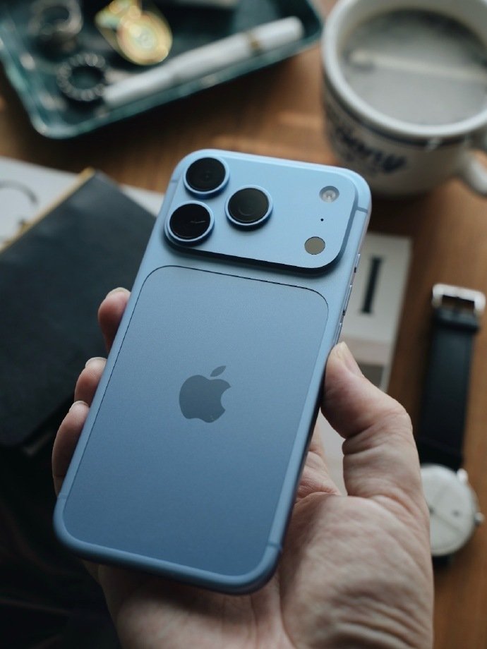 #iPhone18Pro系列W39累计销量176W#

一周之内
176万台机器找到了主人

有人冲新相机功能下单
有人看中整体的均衡体验
不同的理由
指向同一个选择 ​