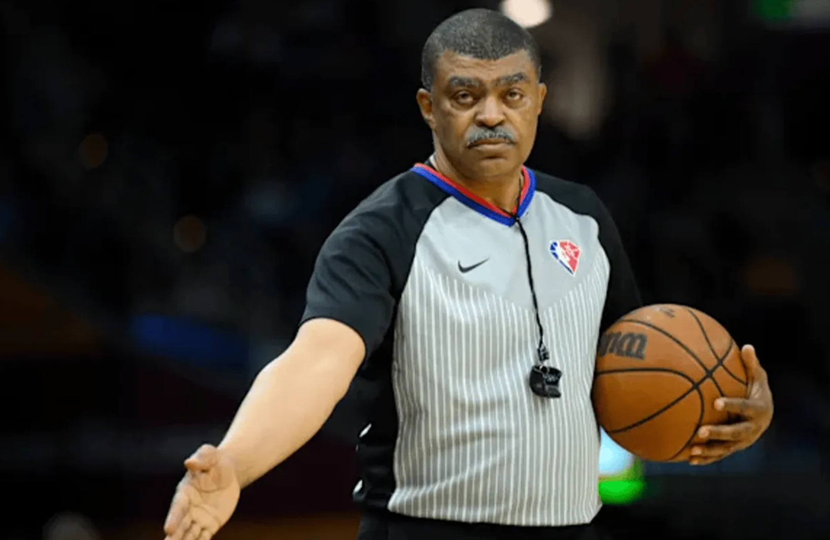 船记吐槽：托尼兄弟多年来一直是最糟糕的裁判之一，笑死  NBA西部决赛...
