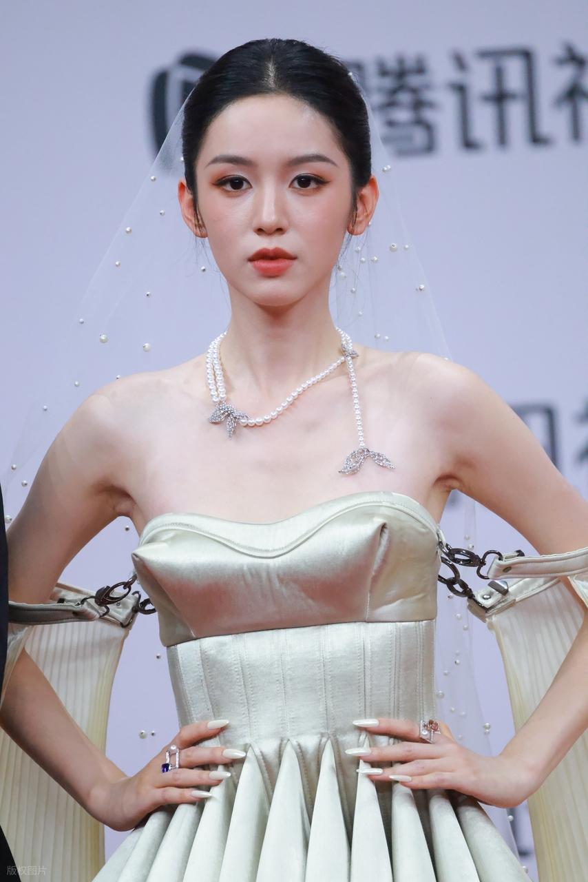 周也四年北电白读了？科班演员的尴尬藏不住了