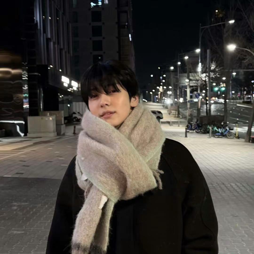 崔秀彬💕。真的能满满的感觉到崔秀彬和MOA 是很好的人 真正喜欢TXT 的MOA 都选择去相信崔秀彬更多的原因是因为崔秀彬本身就是一个很好的人 大家更愿意去相信崔秀彬不可能做出伤害粉丝与团体事 其实这件事放在任何一个队友身上我都不会去选择相信 因为他们真的太好了 太美好了 而喜欢他们的MOA 也很好