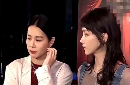 “分手见人品”这句话，在李施嬅和车崇健身上被撕成两半。  一个上综艺剖...