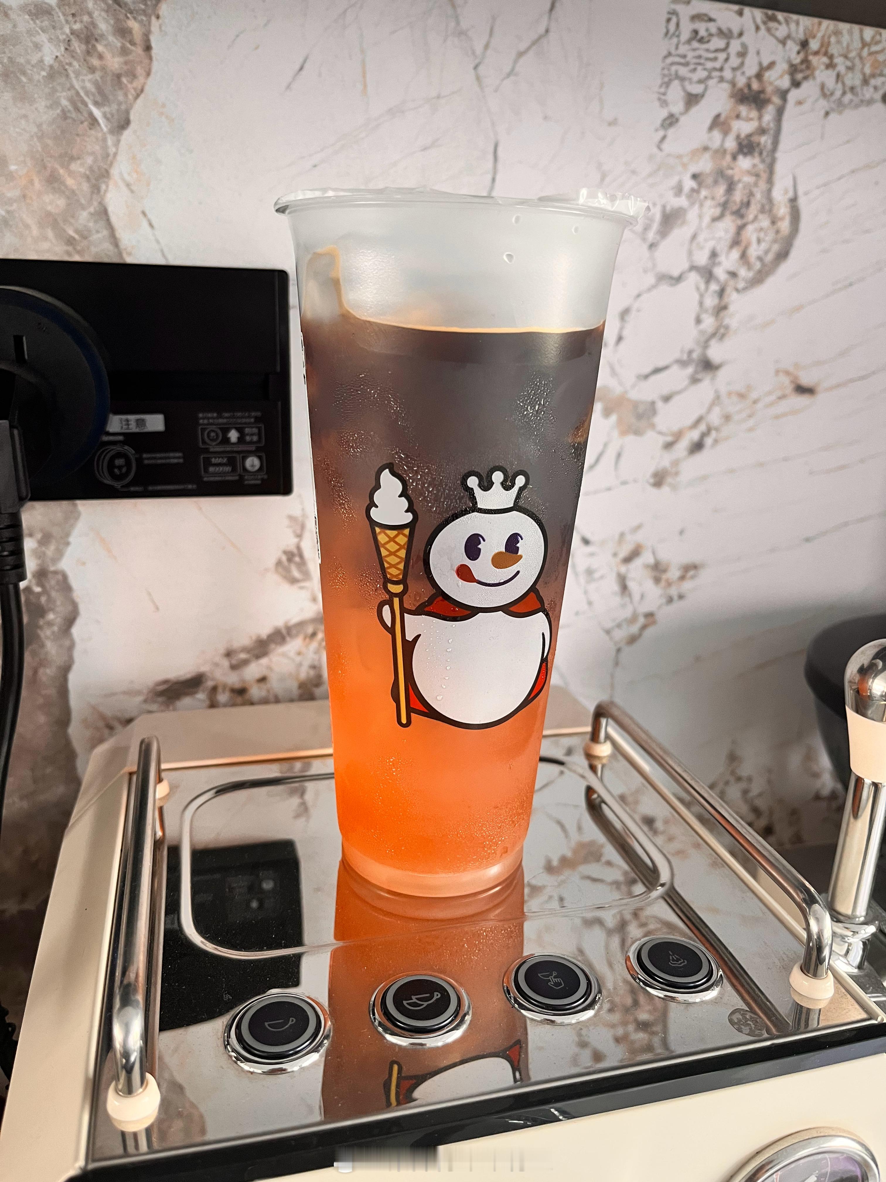今晚不吃饭了 斥巨资来一杯雪王芭乐冰柠咖[馋嘴] ​​​