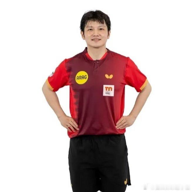 8月20日，樊振东亮相杜塞尔多夫新赛季发布会，市长授予其特别荣誉。 ​​​