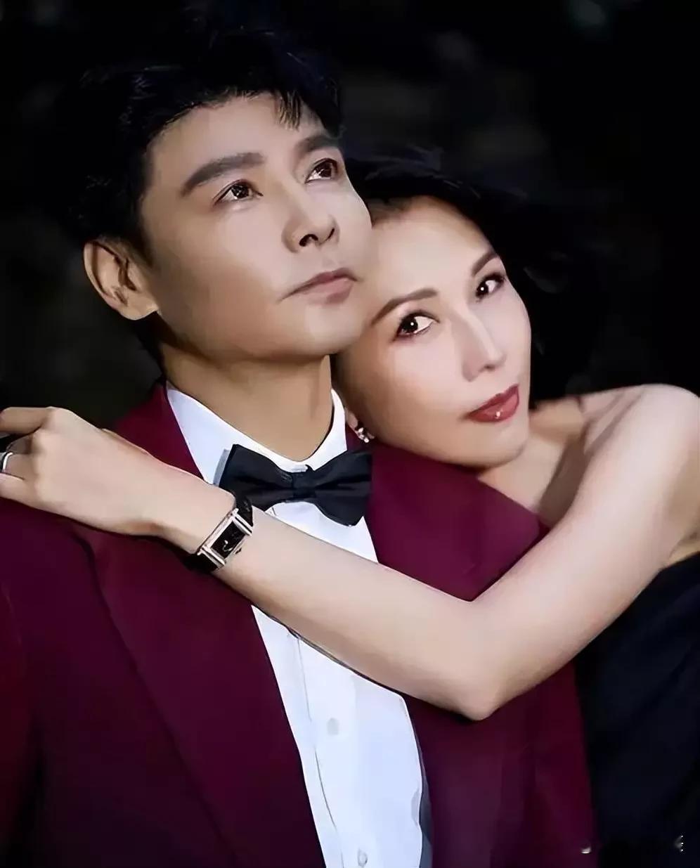 “你老婆陪了刘銮雄六年，你真的不介意吗？”，张晋的回答戳穿多少婚姻真相
 
 
蔡少芬的前半生，大半都被原生家庭拖入泥潭。小时候父母分开，母亲染上严重赌瘾，欠下一堆高利贷。为偿还债务，17岁的蔡少芬参加港姐比赛踏入演艺圈，辛辛苦苦拍戏赚的钱，全部被母亲拿去还债。被逼无奈之下，18岁的她卷入和富商刘銮
