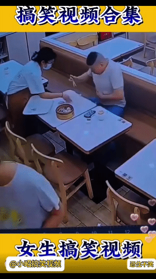 这美女服务员看来要以身相许给大哥才能[机智][大笑][大笑][大笑]