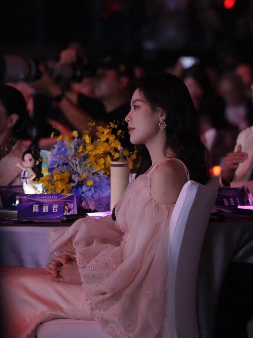 #陈丽君[超话]##永远可以相信陈丽君的舞台##陈丽君大湾区百指女艺人第一# 晚安😴​