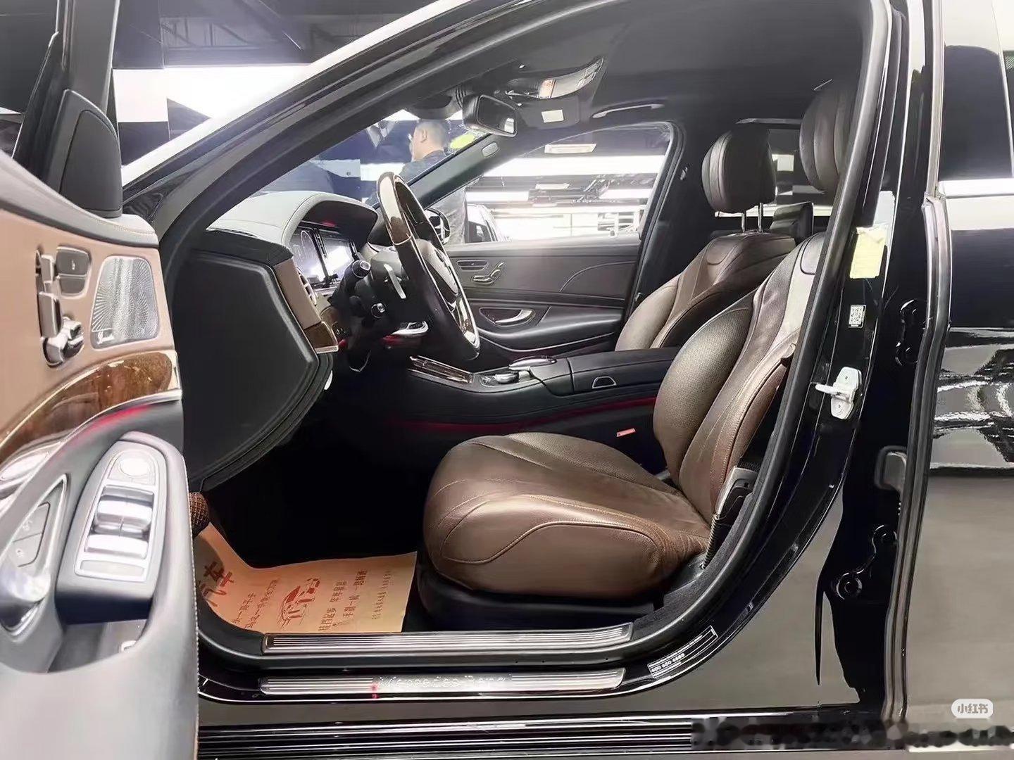 这辆开过的奔驰S320L，3.0T的排量，安全行驶7万公里，全车原版原漆，配置丰富，柏林之声音响效果很好，转向很灵活，开起来就是非常舒展，而且是性价比特别高，不管就是D级车的灵魂 ​