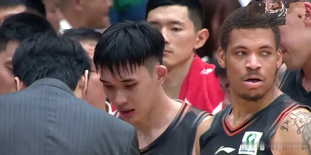 在内线方面咱们应该有优势。只要克里斯不犯浑，再加上陶汉林、琼斯和郭凯...