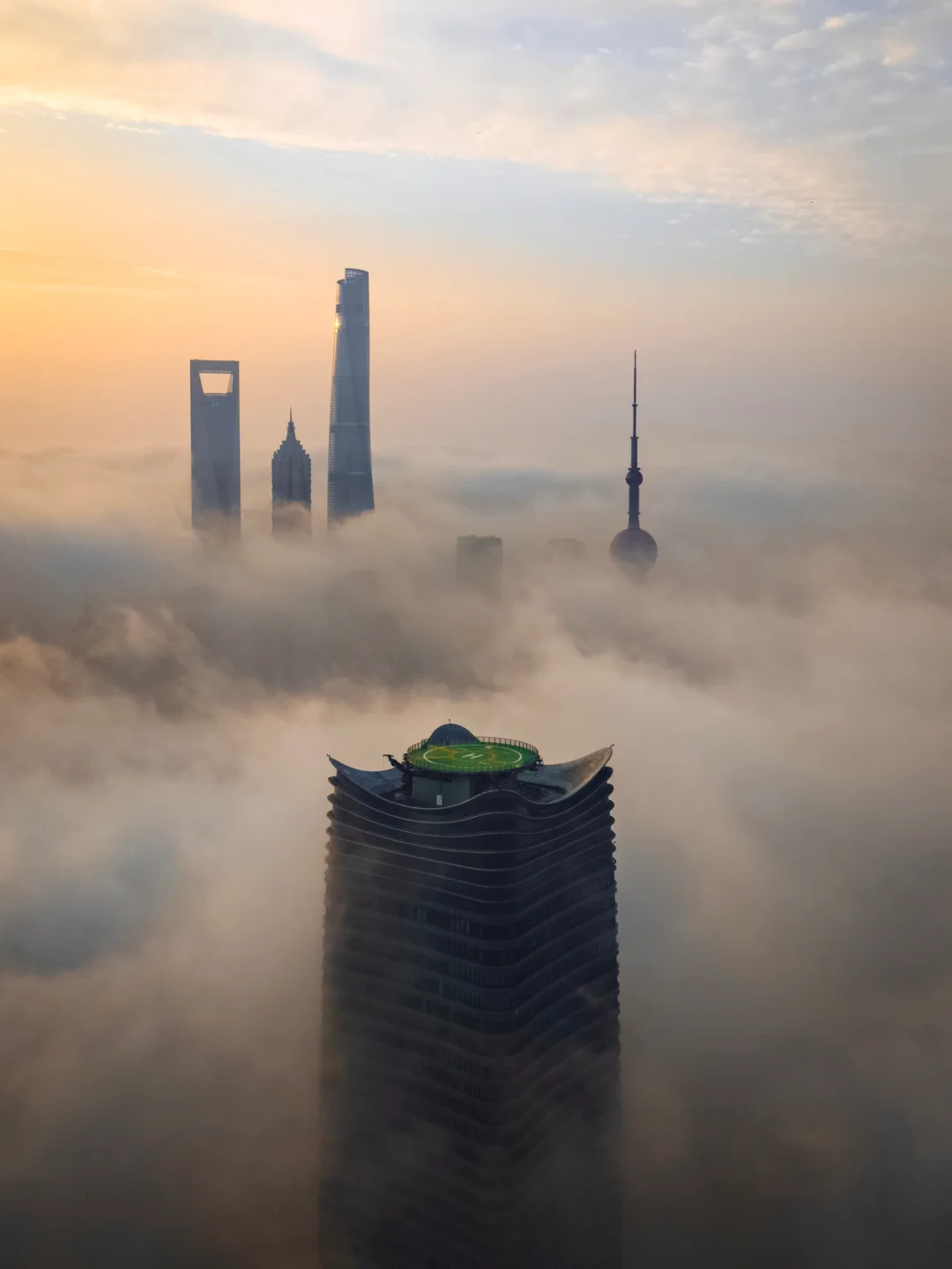 云上魔都丨航拍城市云海日出2024新年新气象