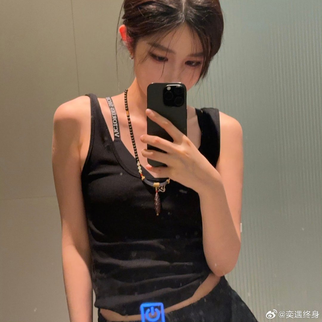 #王奕[超话]# 
这对镜拍也是很哇塞的哇[色] ​