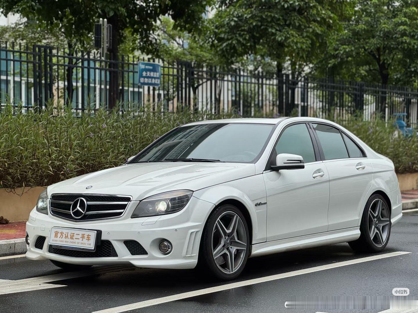 这辆开过的奔驰C63 AMG(W204)，车况精品很优秀，动力很好，搭载457马力的6.2L V8 M156自然吸气发动机，声浪非常动听，开起来还是挺拉风的，这台性能车真是太帅了 ​